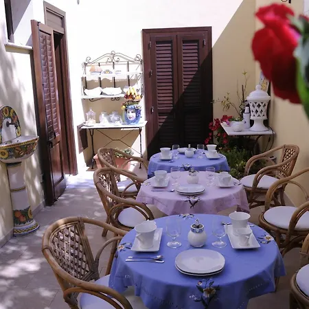 Il Veliero Hotel *